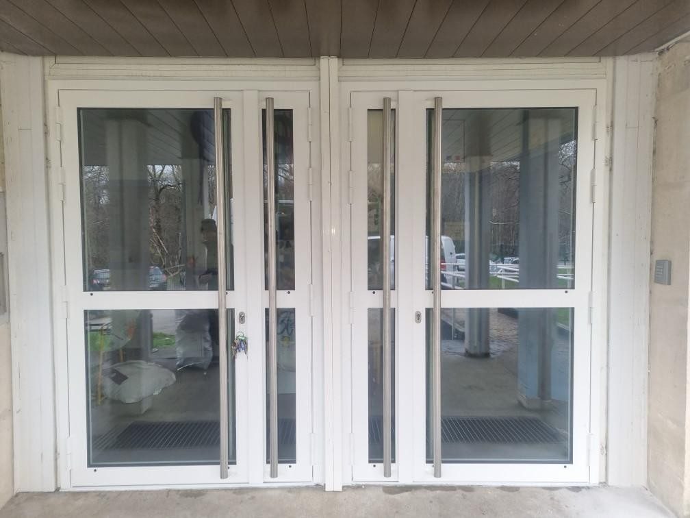 Porte métallique établissement scolaire